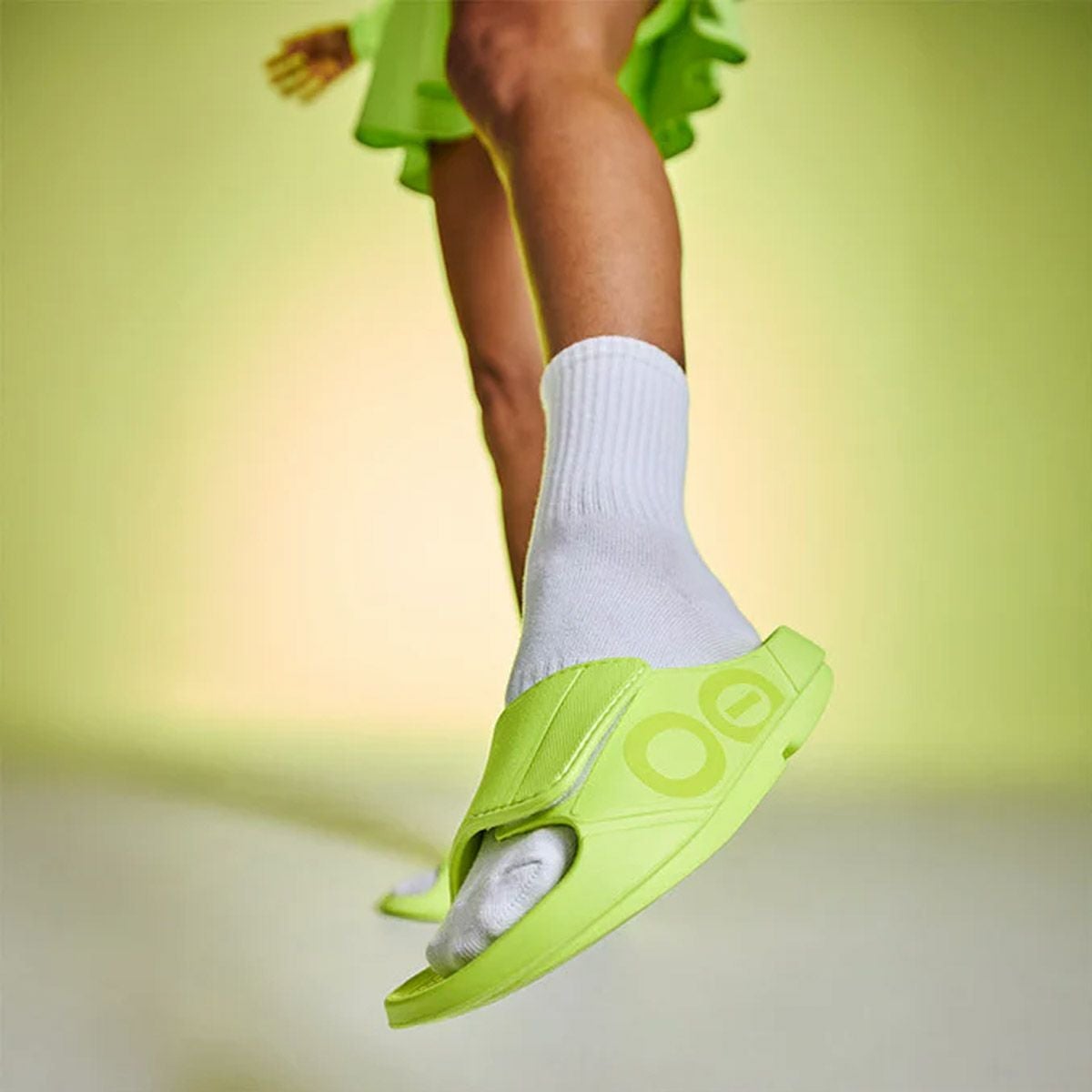 ウーフォスウーアースポーツフレックス200006リカバリーサンダル23SS春夏OOahhSportFlexOOFOSメンズ