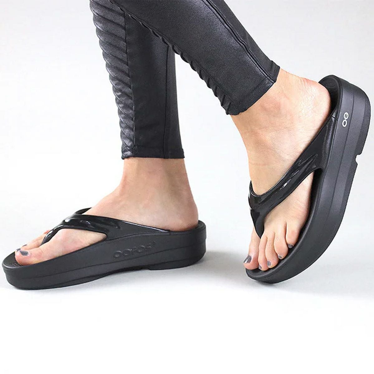 ウーフォスウーメガ200044リカバリーサンダル23SS春夏OOmegaOOFOSレディース