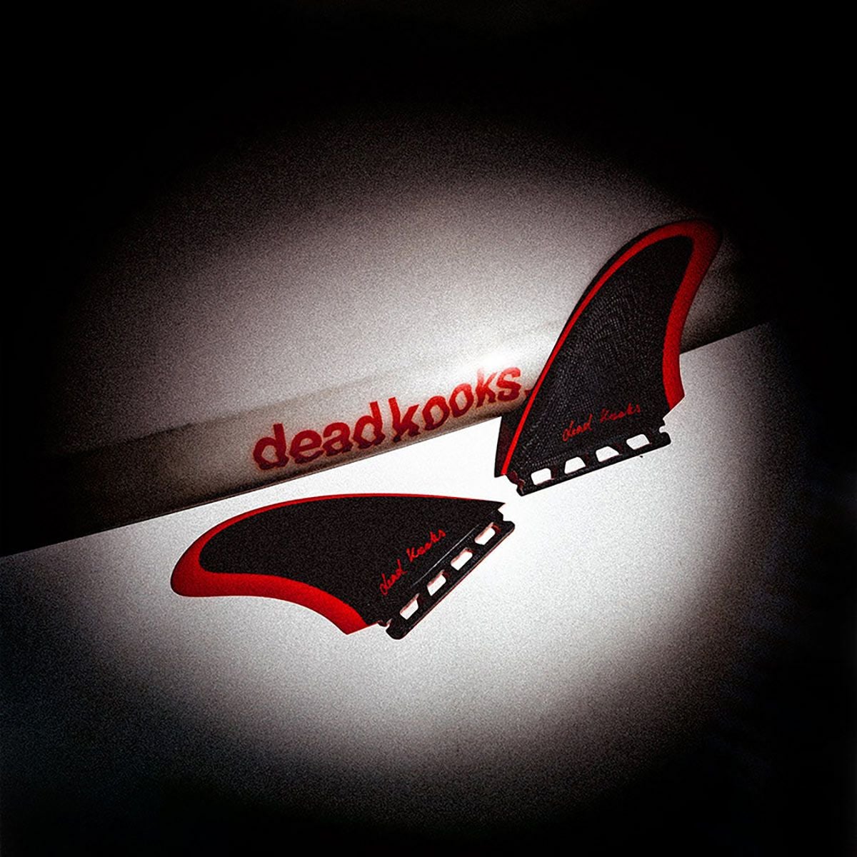 デフロウ DEFLOW サーフィン サーフ フィン ツインフィン DEADKOOKS