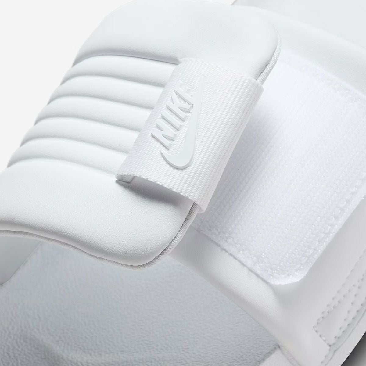 ナイキNIKEシャワーサンダルシャワサン靴オフコートアジャストDV1033-101レディース女性25SU春夏