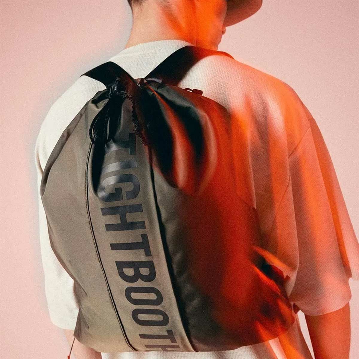 タイトブースTIGHTBOOTHスケボースケートボード鞄バッグリュックサックバックパックデイパックロゴナップサックLOGOKNAPSACSU25-A01メンズレディースユニセックス25SU春夏