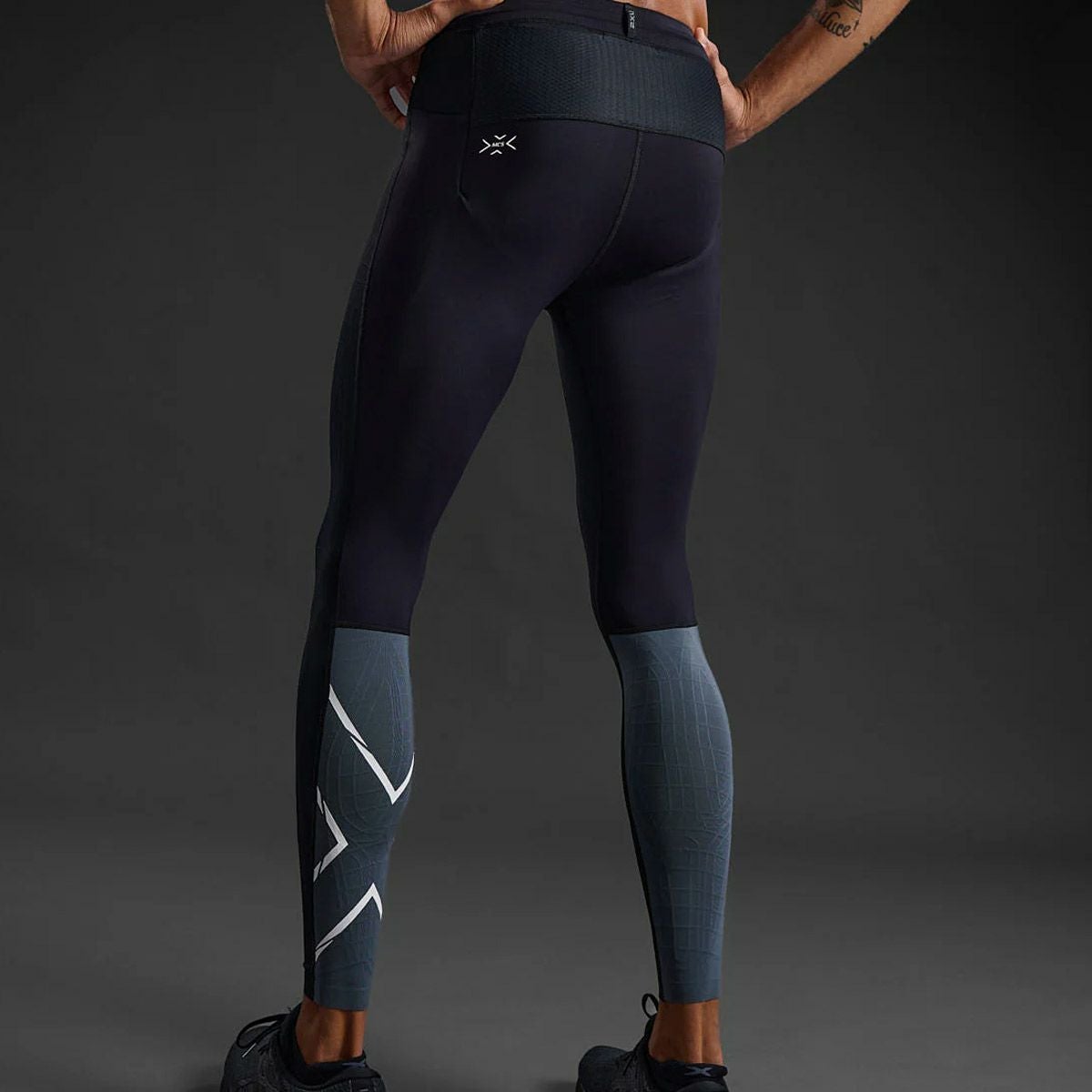 2XUツータイムズユーランニングウェアボトムスインナースパッツレギンスライトスピードリアクトコンプレッションタイツLightSpeedReactCompressionTightsMA7049B-BLKWRFメンズ男性25FA秋冬