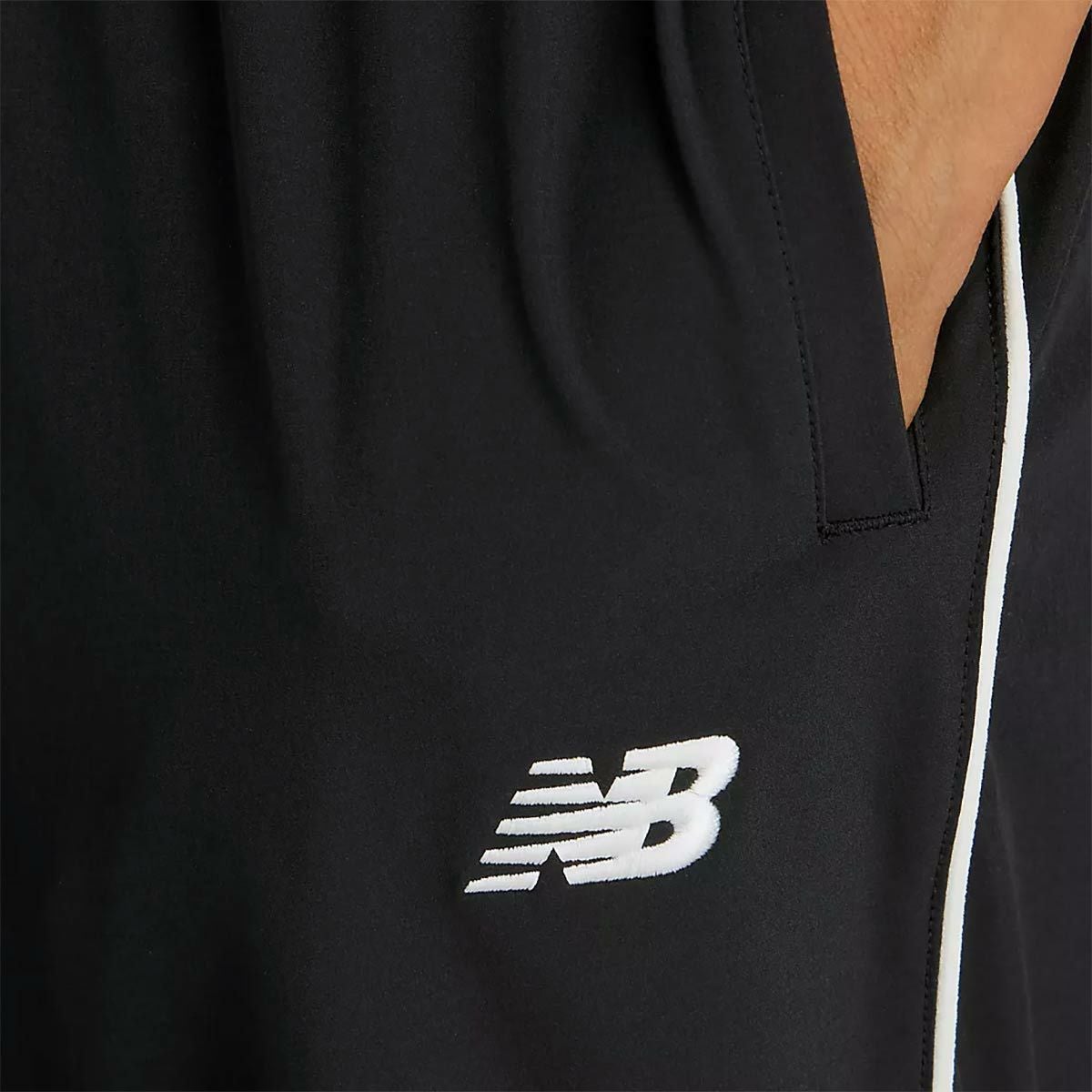 ニューバランスNewBalanceジムフィットネスヨガウェアボトムスロングパンツ長ズボンBrushedTricotLinedWovenTrackPantTaperedAWP53171-BKレディース女性25FA秋冬