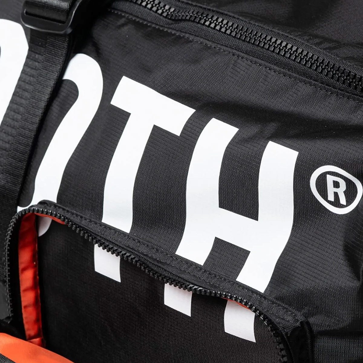 タイトブースTIGHTBOOTHスケボースケートボード鞄バッグボストンバッグスポーツバッグロゴダッフルバックLOGODUFFLEBAGFW25-A01メンズレディースユニセックス25HO秋冬