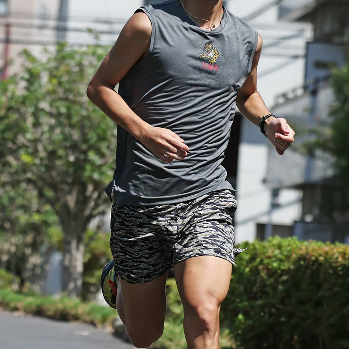 エルドレッソELDORESOランニングウェアノースリーブタンクトップJumpOutSleevelessE1221825メンズレディースユニセックス25FA秋冬