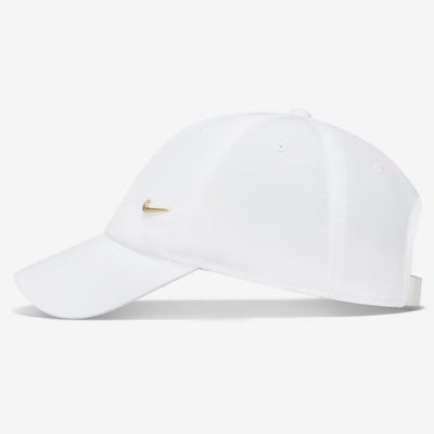 ナイキNIKEアウトドアカジュアル帽子キャップDri-FITクラブアンストラクチャードメタルスウッシュキャップFB5372-101メンズレディースユニセックス26SP春夏