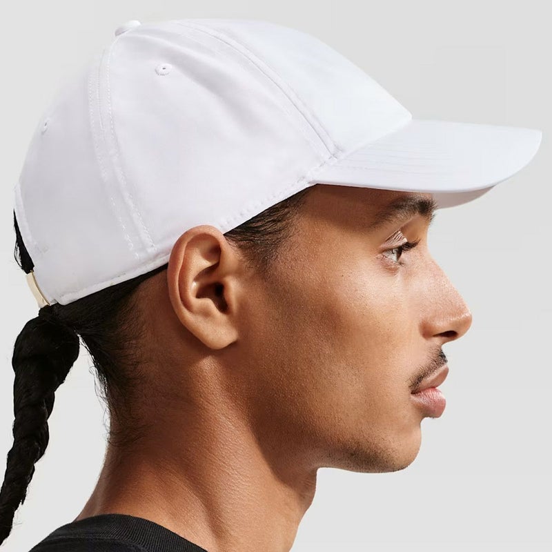 ナイキNIKEアウトドアカジュアル帽子キャップDri-FITクラブアンストラクチャードメタルスウッシュキャップFB5372-101メンズレディースユニセックス26SP春夏