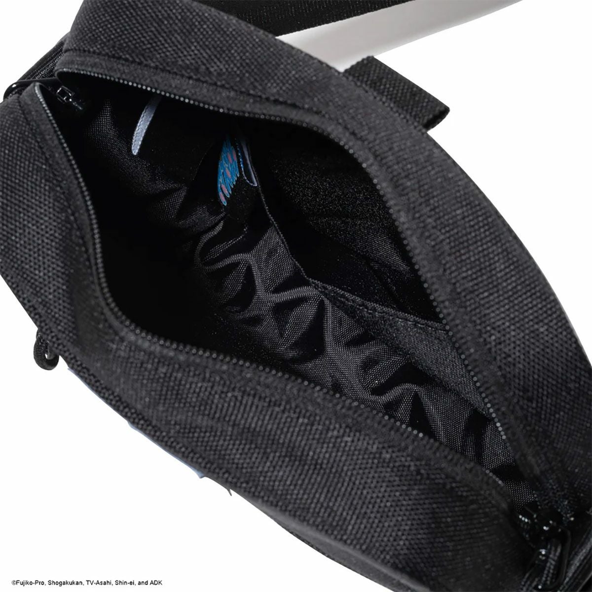 ニューエラNEWERAアウトドアカジュアル鞄バッグショルダーバッグメッセンジャーバッグスクエアショルダーポーチ1.5Lドラえもん14930292メンズレディースユニセックス26SP春夏