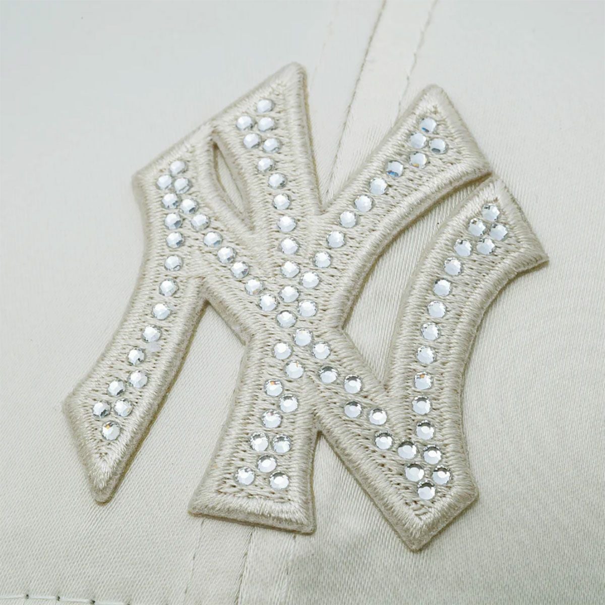 ニューエラNEWERAアウトドアカジュアル帽子キャップ9FORTYWhiteDayRhinestoneラインストーンニューヨークヤンキースクローム14908242メンズレディースユニセックス26SP春夏