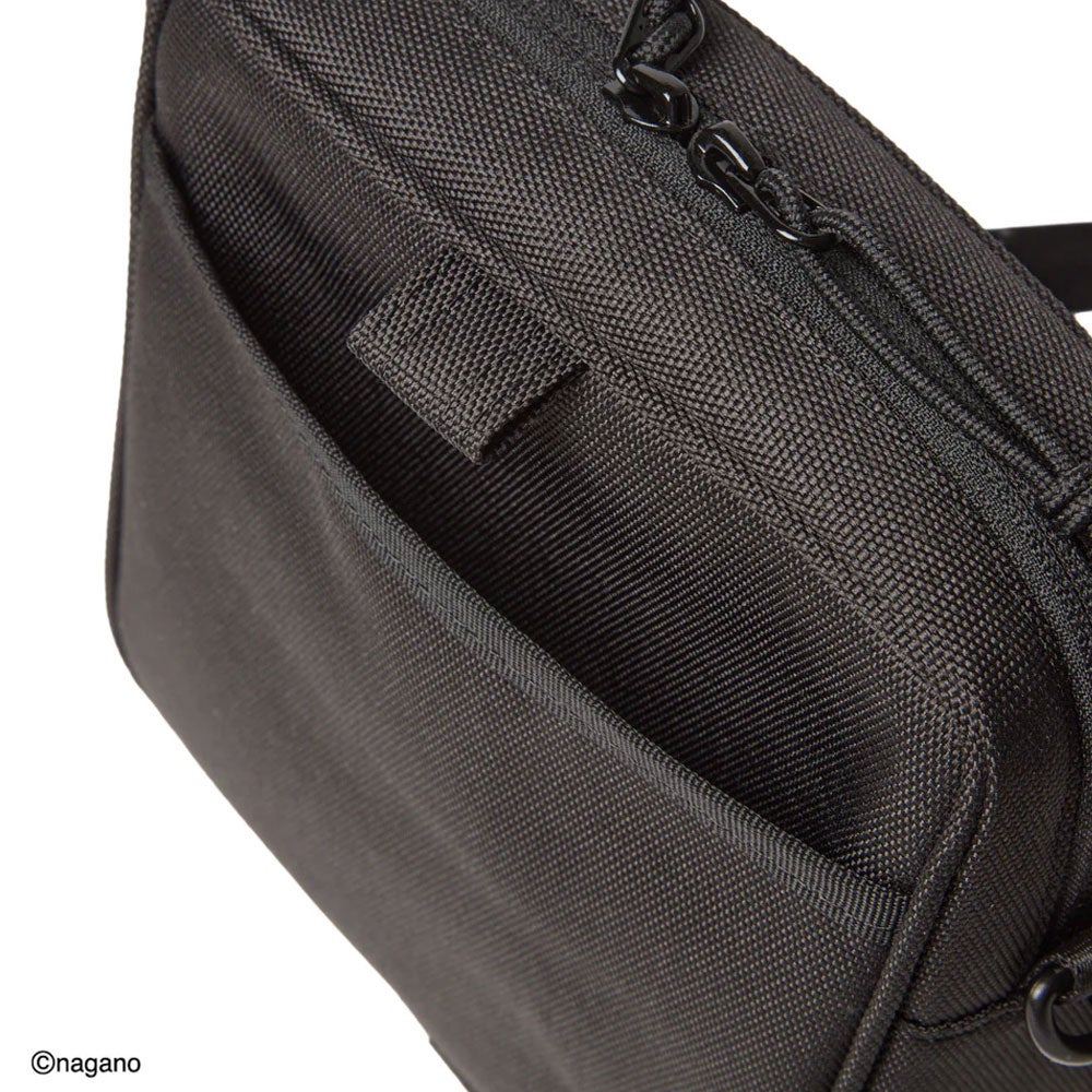 ニューエラNEWERAアウトドアカジュアル鞄バッグショルダーバッグSquareShoulderPouchスクエアショルダーポーチ1.5Lちいかわ/ちいかわ・ハチワレ・うさぎブラック14864480メンズレディースユニセックス26SP春夏