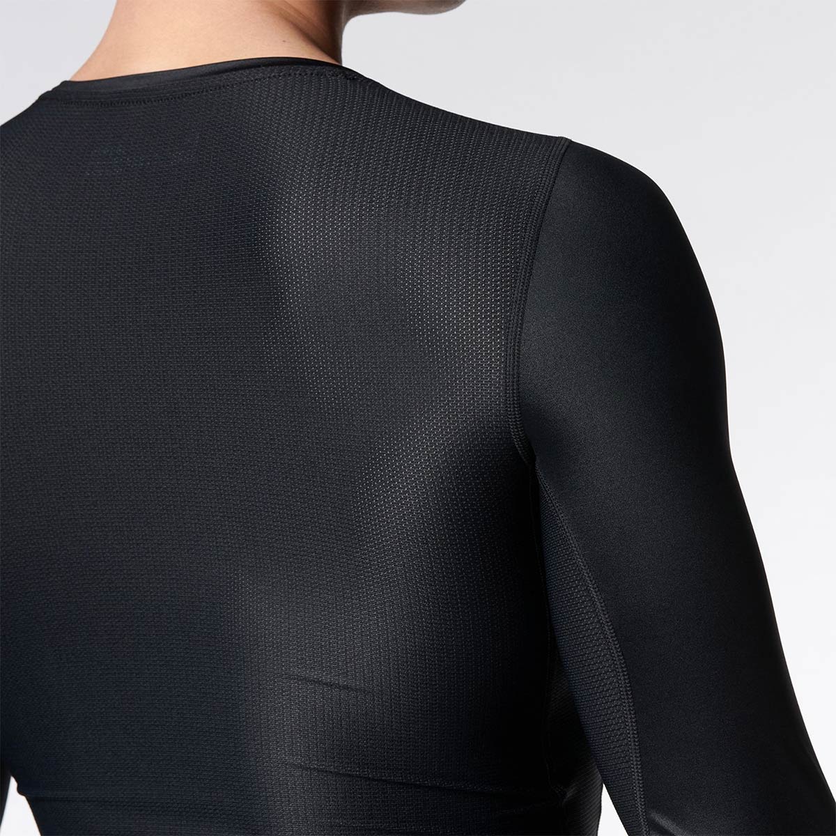 アンダーアーマーUNDERARMOURジムフィットネスヨガウェア長袖TシャツロンTアイソチルコンプレッションロングスリーブクルーネックシャツ1364468-001メンズ男性26SP春夏