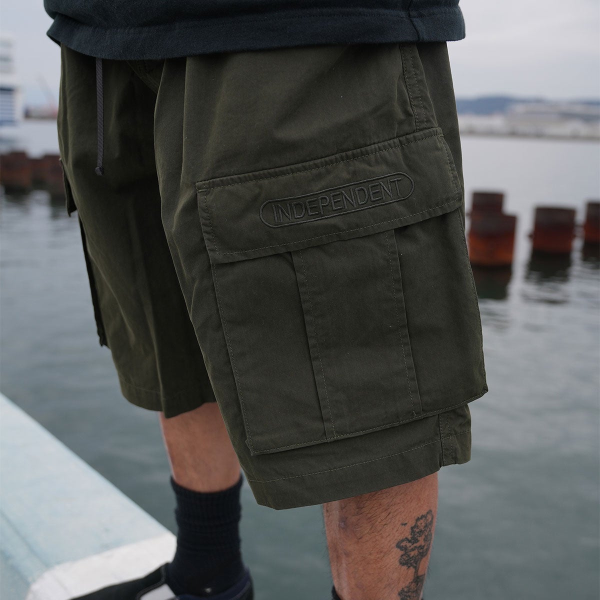 インディペンデントINDEPENDENTスケボースケートボードウェアボトムスショートハーフパンツ短パンINDYLTDBASEPLATECARGOSHORTS538261501メンズ男性26SU春夏