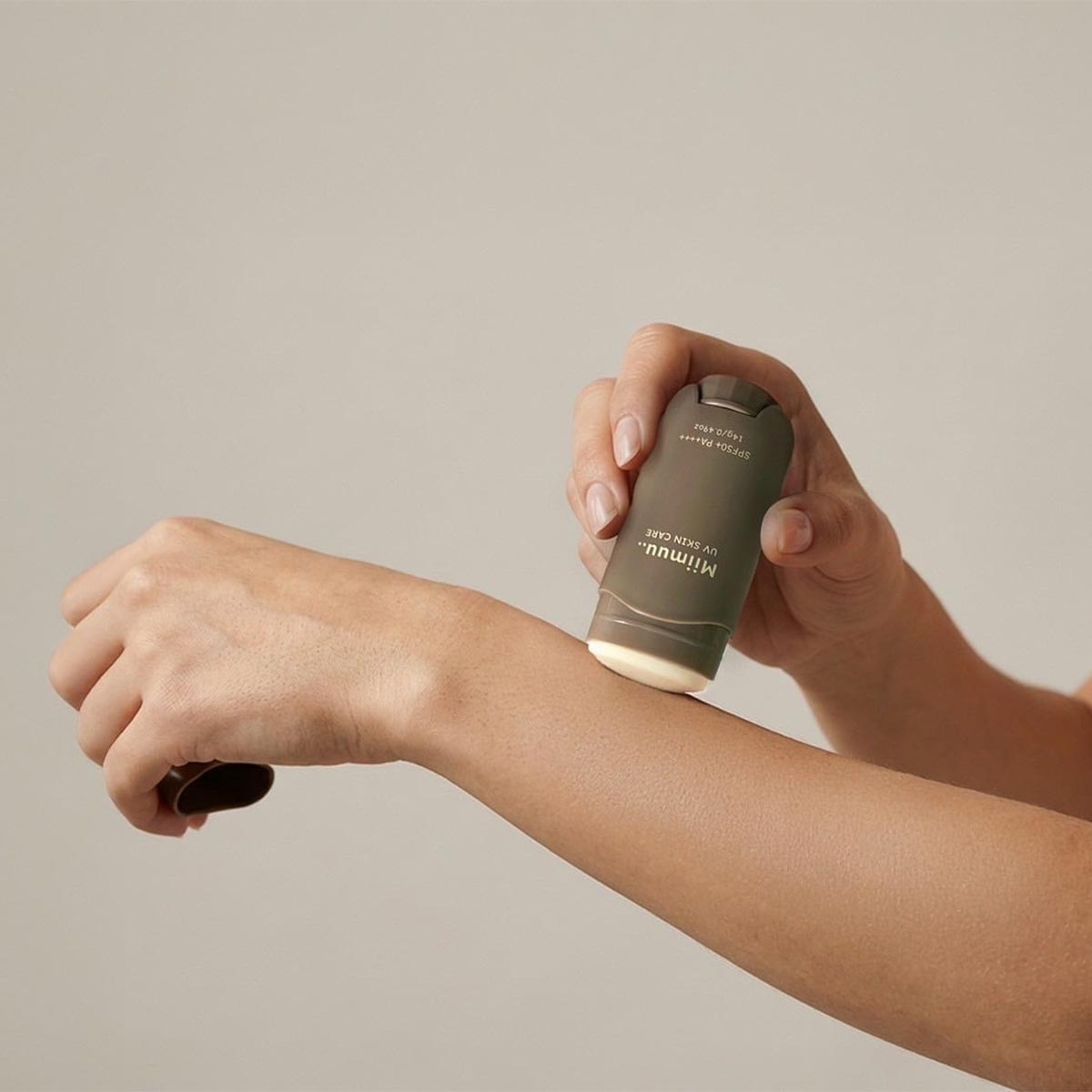 ミムーMiimuu..新感覚UVスティック日焼け止めSPF50＋PA＋＋＋＋ウォータープルーフUVカット紫外線カットUV対策紫外線対策日焼け対策スティックタイプ男性女性ギフトプレゼントMIMUU-UV01