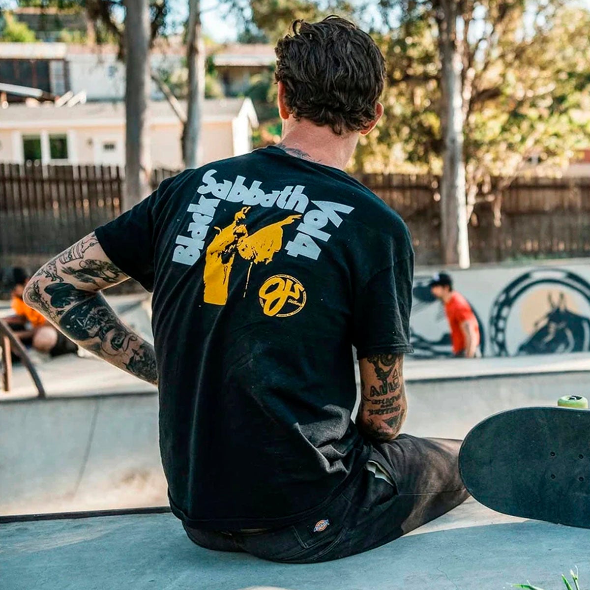 オージェイOJスケボースケートボードウェア半袖TシャツLISTENTOBLACKSABBATHREGULARS/ST-SHIRT565262403メンズ男性26SU春夏