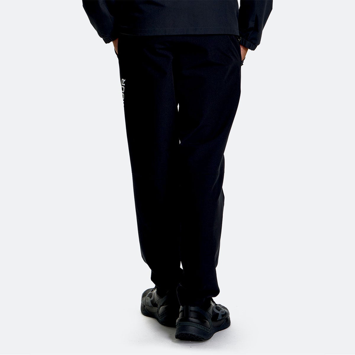 アンダーアーマーUNDERARMOURジムフィットネスヨガウェアボトムスロングパンツ長ズボンUAブラッシュドウーブンパンツ6016750-002メンズ男性26FA秋冬