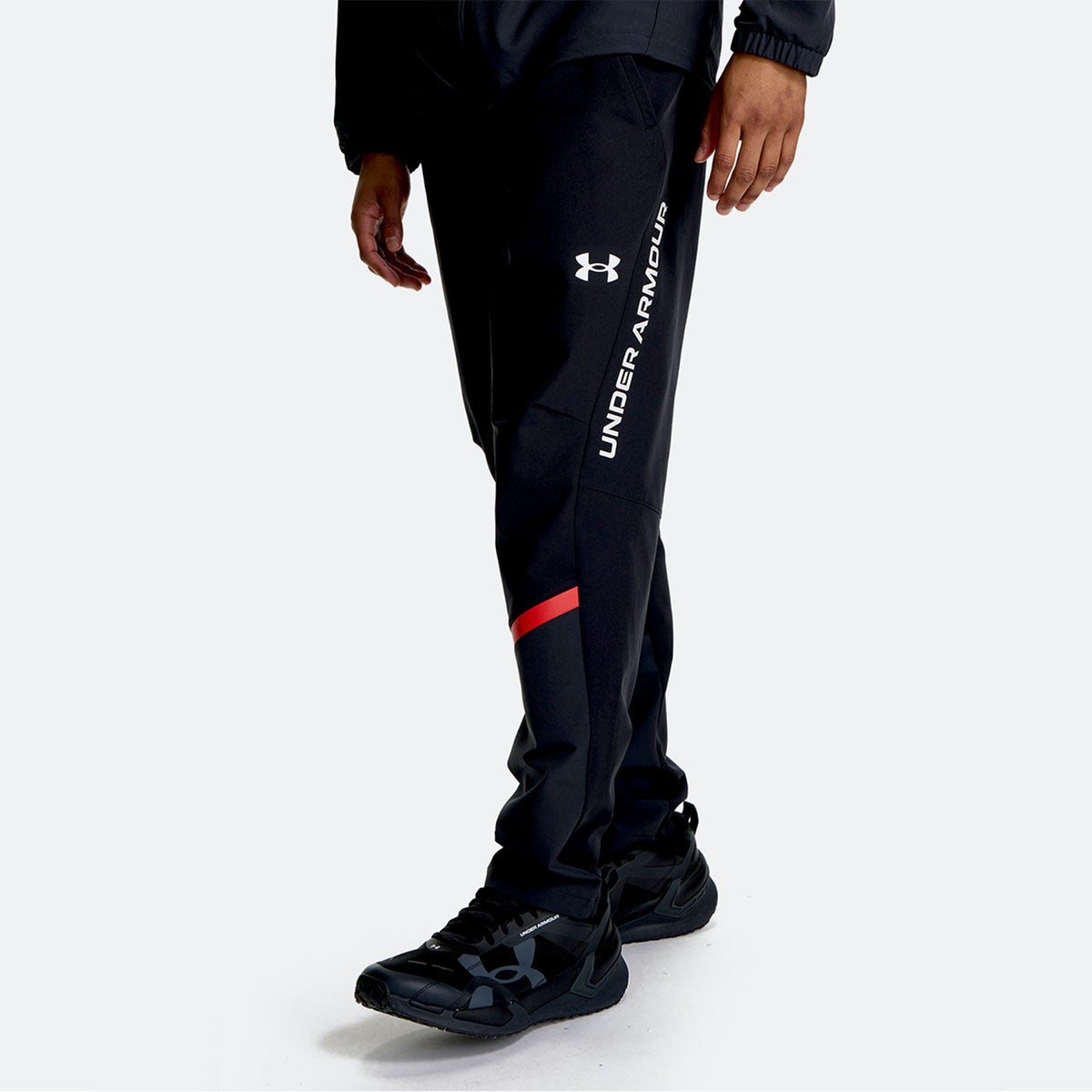 アンダーアーマーUNDERARMOURジムフィットネスヨガウェアボトムスロングパンツ長ズボンUAブラッシュドウーブンパンツ6016750-002メンズ男性26FA秋冬