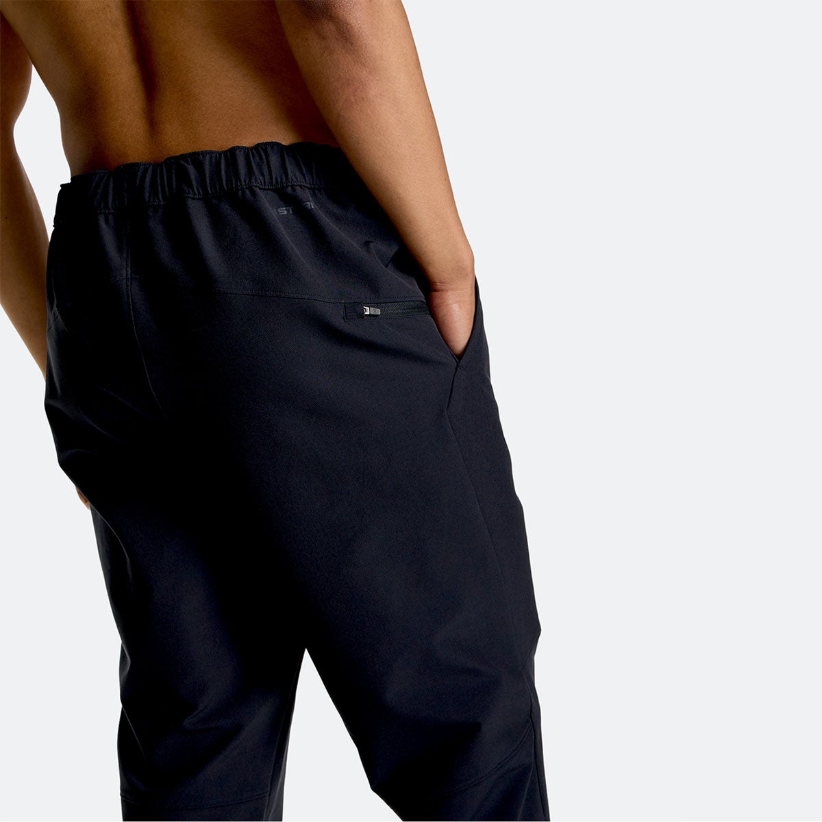アンダーアーマーUNDERARMOURジムフィットネスヨガウェアボトムスロングパンツ長ズボンUAブラッシュドウーブンパンツ6016750-002メンズ男性26FA秋冬