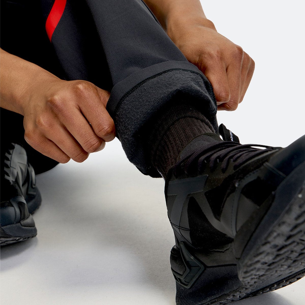 アンダーアーマーUNDERARMOURジムフィットネスヨガウェアボトムスロングパンツ長ズボンUAブラッシュドウーブンパンツ6016750-002メンズ男性26FA秋冬