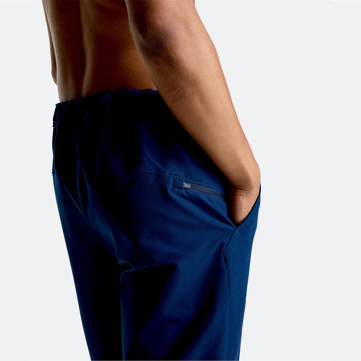 アンダーアーマーUNDERARMOURジムフィットネスヨガウェアボトムスロングパンツ長ズボンUAブラッシュドウーブンパンツ6016750-408メンズ男性26FA秋冬