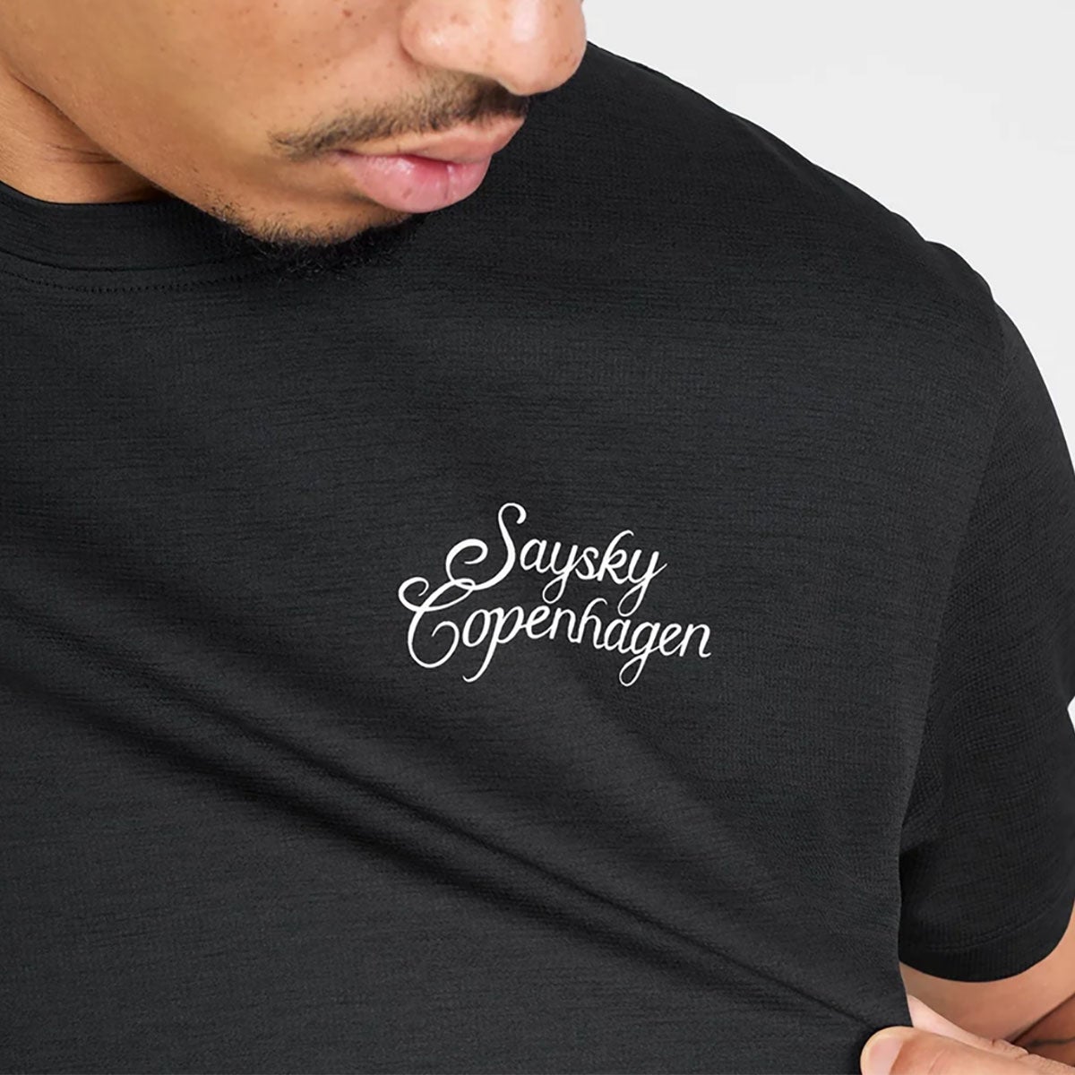 セイスカイSAYSKYランニングウェア半袖TシャツStatementCombatProT-shirtSM25033C901メンズ男性26FA秋冬