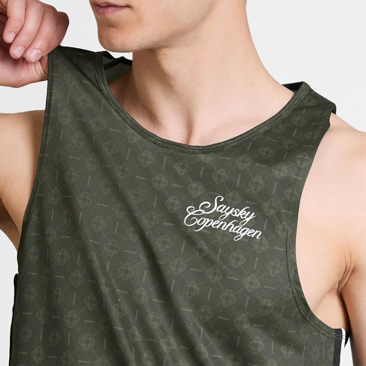 セイスカイSAYSKYランニングウェアノースリーブタンクトップCoutureCombatSingletSM30025C1079メンズ男性26FA秋冬