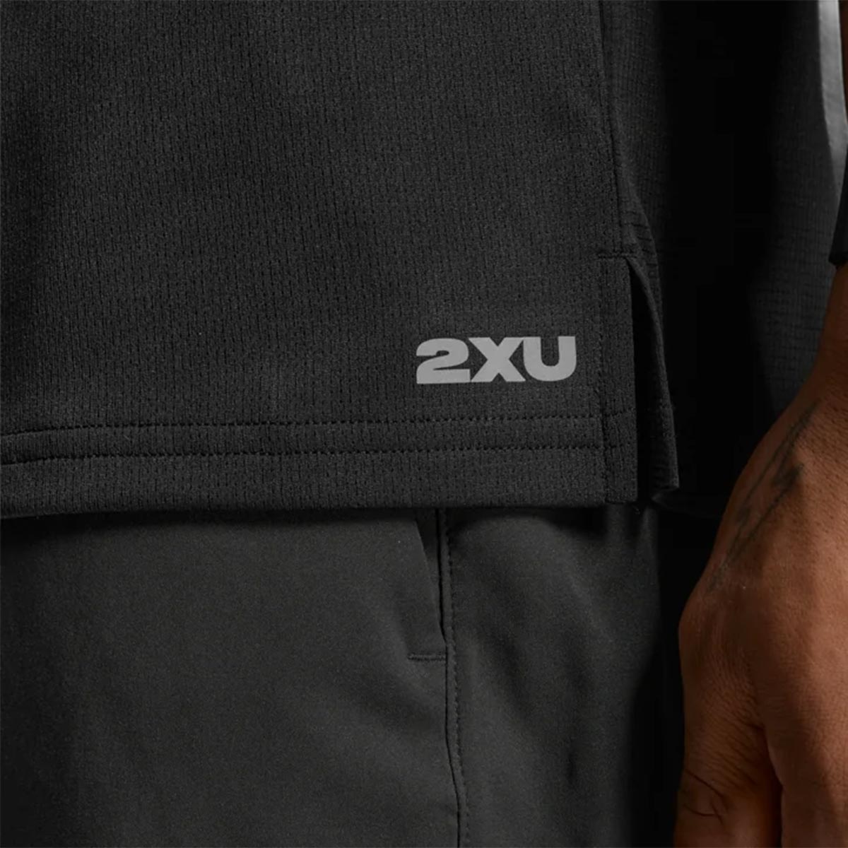 ツータイムズユー2XUランニングウェア半袖TシャツエアロTEEシャツMR7441Aメンズ男性26FA秋冬