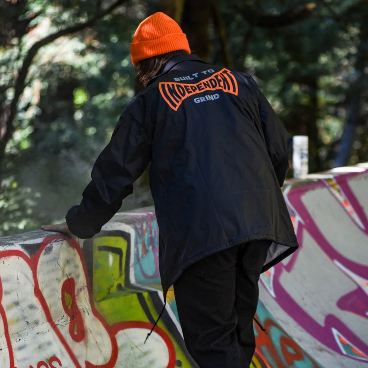 インディペンデントINDEPENDENTスケボースケートボードウェアアウタージャケットBUILTTOGRINDSPANWINDBREAKERJACKET518263103メンズ男性26FA秋冬