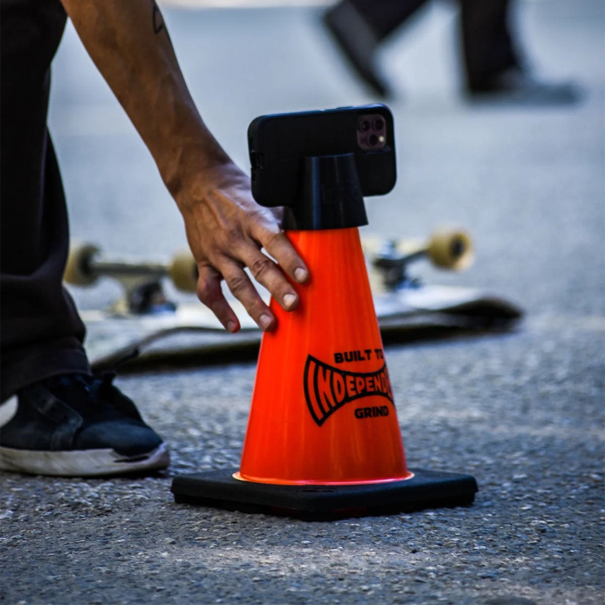 インディペンデントINDEPENDENTスケボースケートボードBUILTTOGRINDPHONECONE51826390226FA秋冬